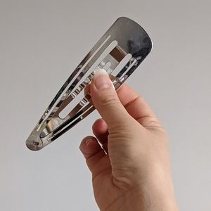 Oversize snap hair clip